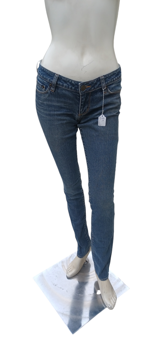 Sku 10422 PRE-OWNED.....Bullhead Skinny Jeans Size 3L