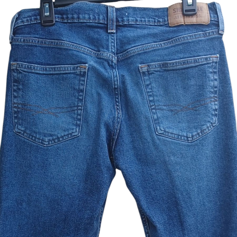 8188...Men's Levi's Relaxed Straight Leg Jeans Size W32xL32