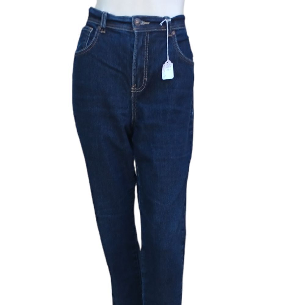 549618.....Gloria Vanderbilt Straight leg Jeans Size 8, W28 27"Inseam 10"Rise