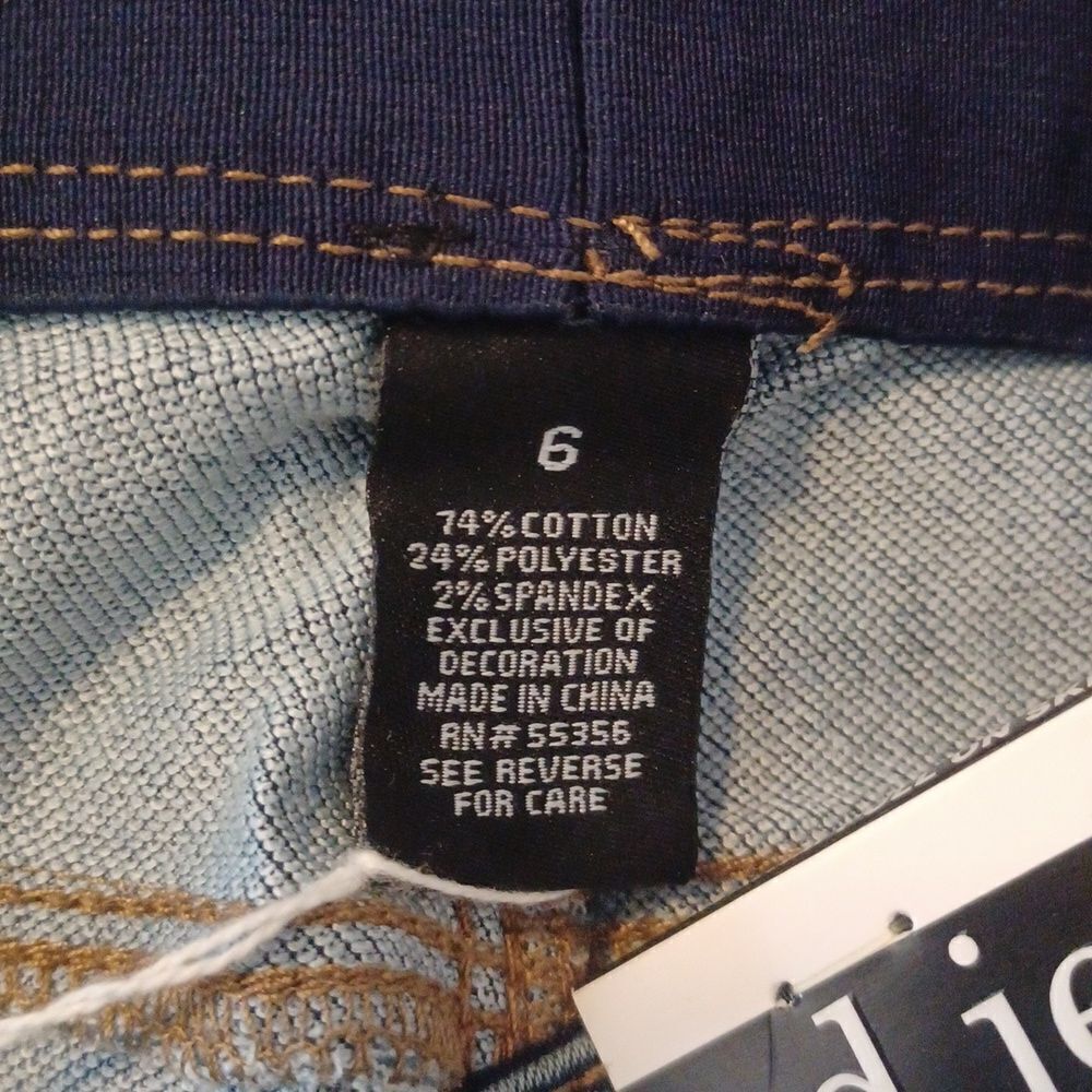 537030...d. Jeans Pull on Skinny Jeans Size 6, W26"  28"Inseam 9 1/2"Rise