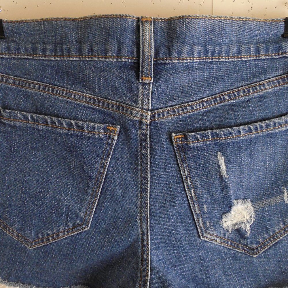 55233.......Old Navy Boyfriend Jean Shorts Size 0, W28" 3"Inseam 8"Rise