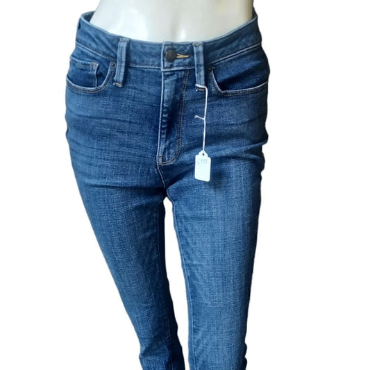 67585....Calvin Klein Skinny Jeans Size 8 25" Inseam W26" 9" Rise