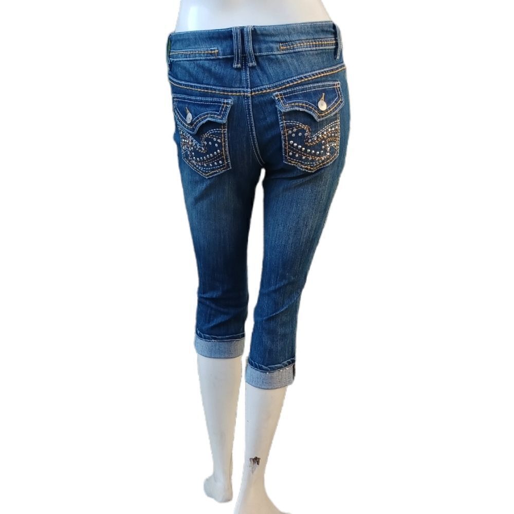 55289....No Boundaries Crop Jeans Size 7, W27" 18"Inseam 7 1/2"Rise
