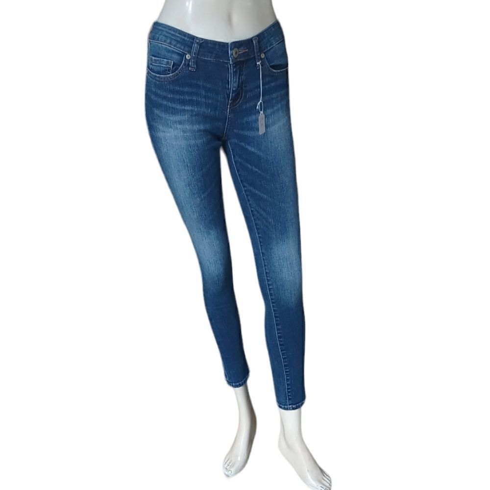671244....Insider Jeans Size 3, W24" 26" Inseam 7 1/2"Rise