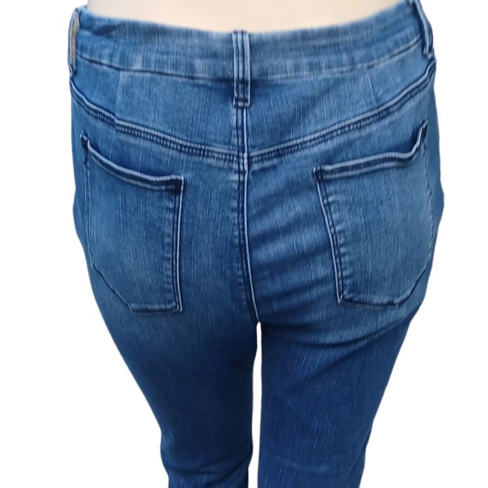 8002...SO High Rise Crop Jeans Size 32" Waist