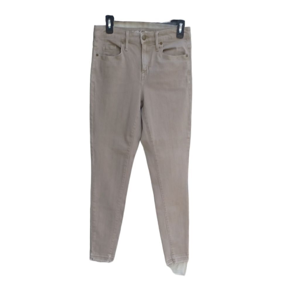 750648...Preowned Mossimo Skinny Jeans Size 6R, W28" 27"Inseam  9"Rise