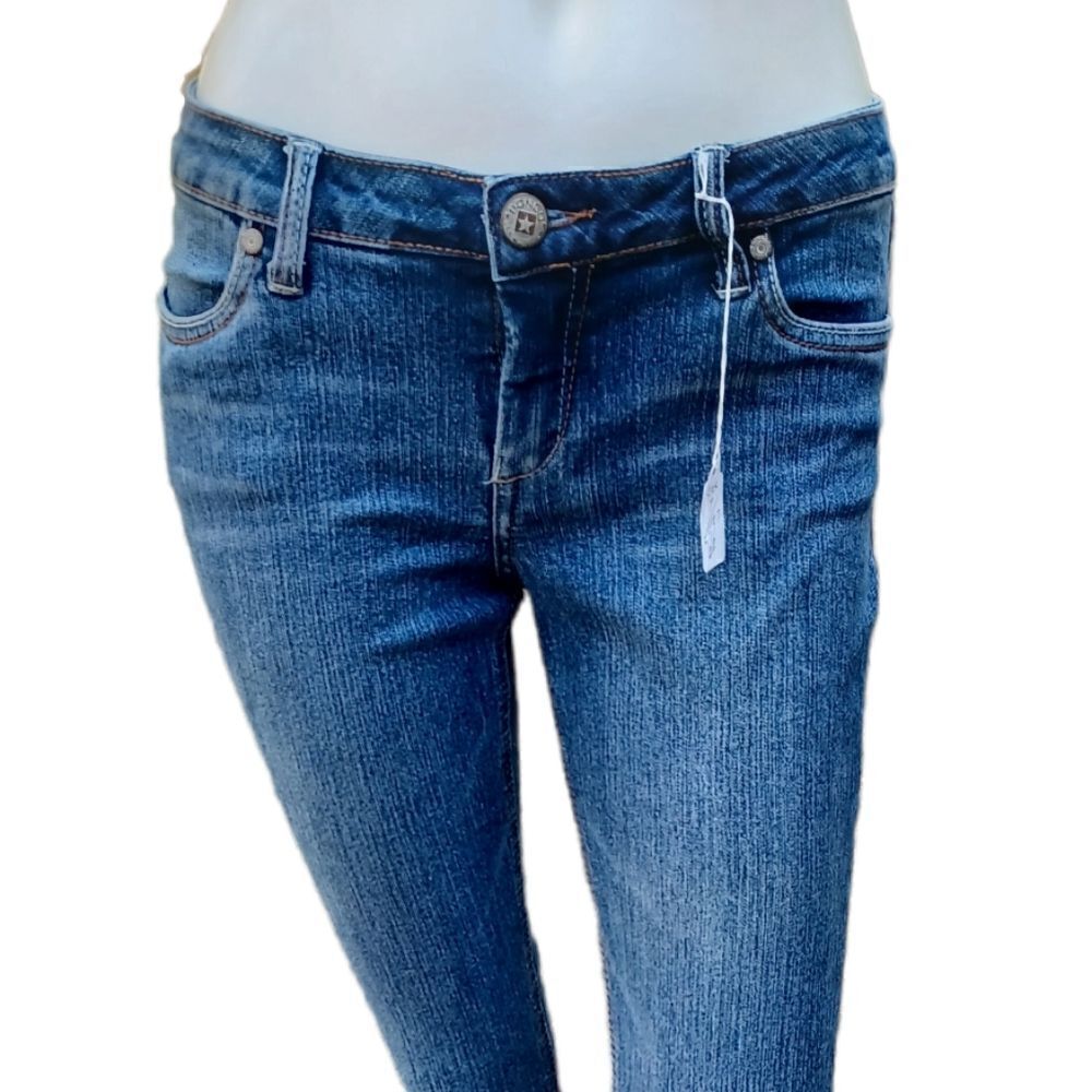 553722.....Bongo Low Rise Skinny Jeans Size 7, W30"  29"Inseam  7"Rise