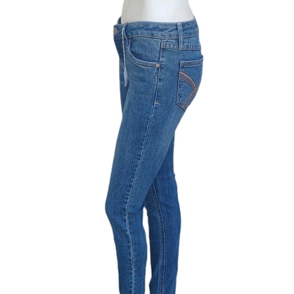 553722.....Bongo Low Rise Skinny Jeans Size 7, W30"  29"Inseam  7"Rise