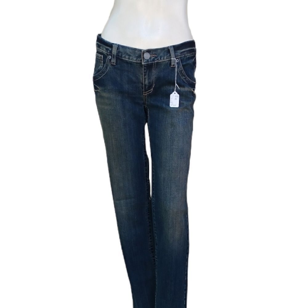 42067......Preowned Mossimo Supply Co. Straight leg Jeans Size 7, W30" 31"Inseam 6"Rise
