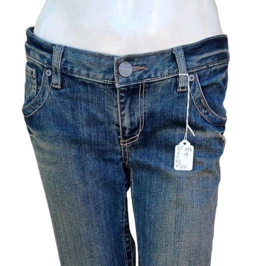 42067......Preowned Mossimo Supply Co. Straight leg Jeans Size 7, W30" 31"Inseam 6"Rise