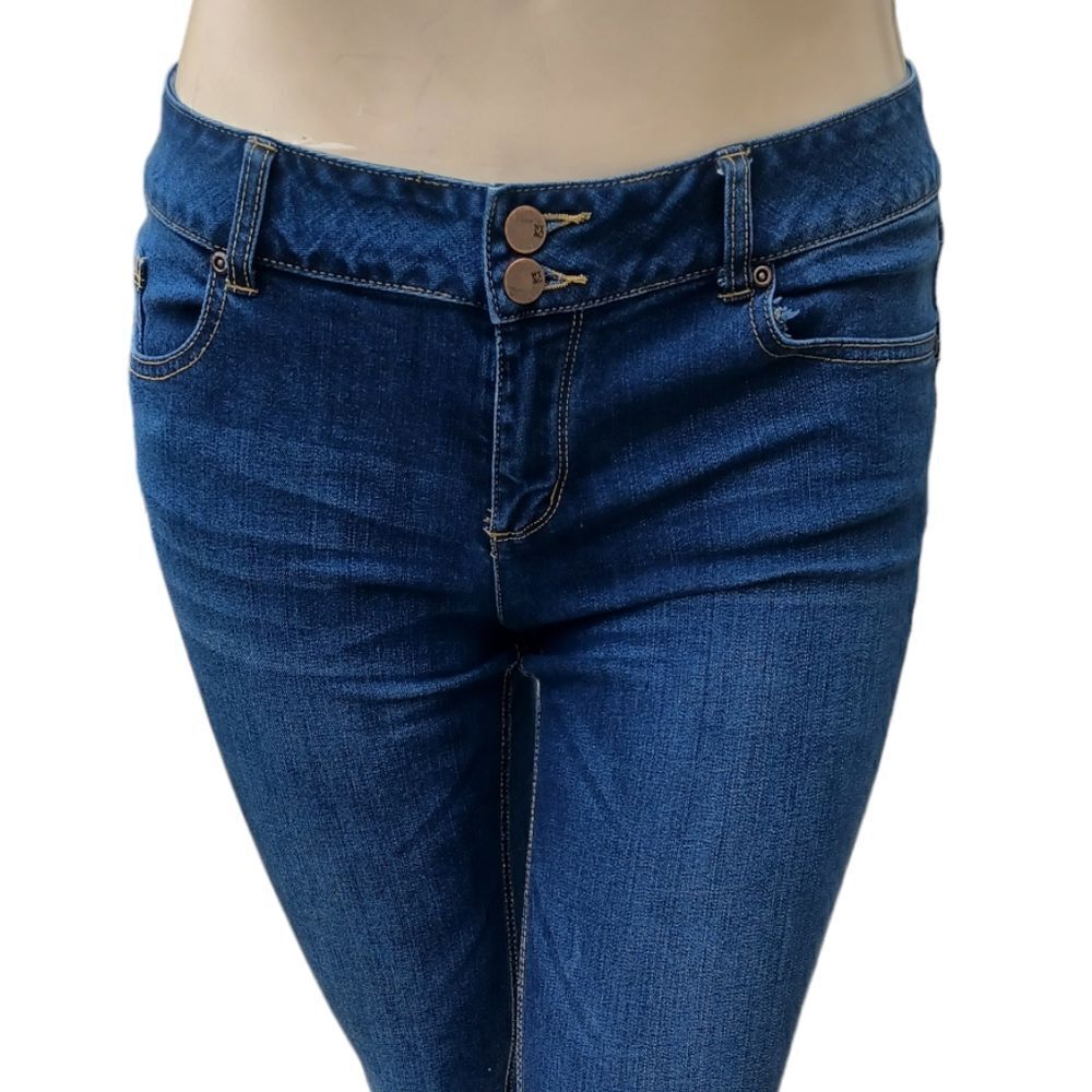 698720....Soho Skinny Jeans Size 12, W32" 31"Inseam  9"Rise