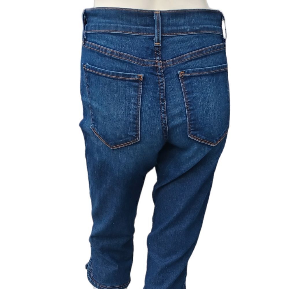 671944.....NYDJ Crop Jeans Size 6P, 19" Inseam