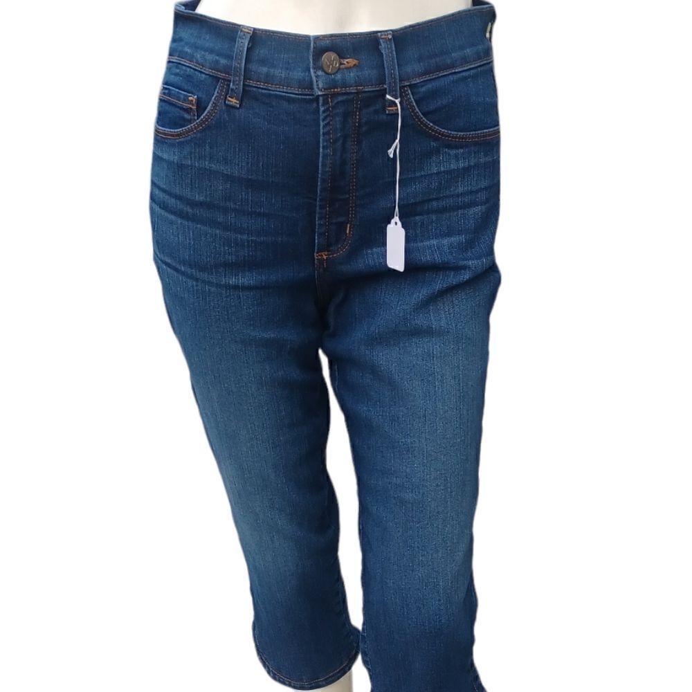 671944.....NYDJ Crop Jeans Size 6P, 19" Inseam