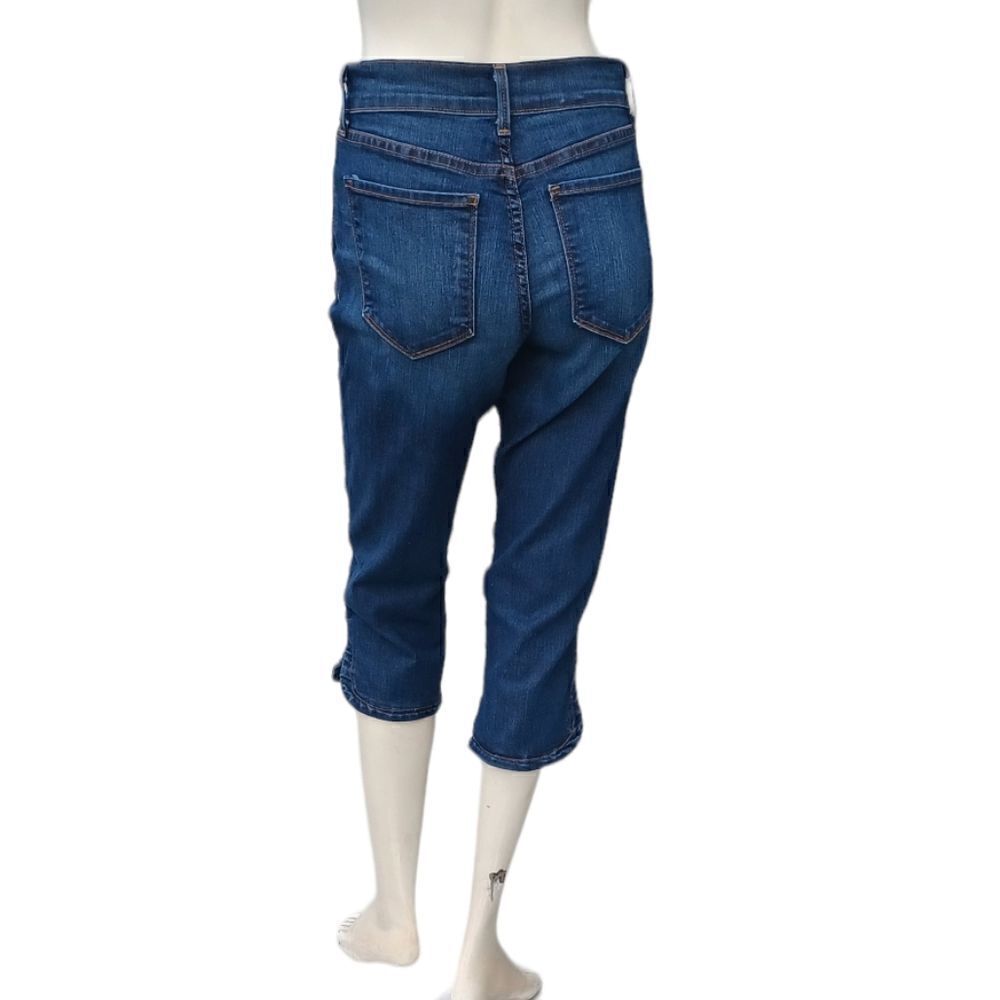 671944.....NYDJ Crop Jeans Size 6P, 19" Inseam