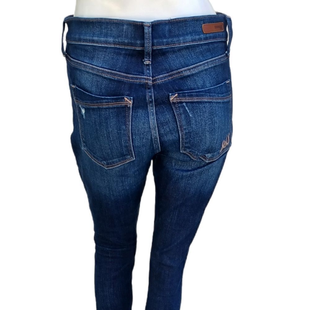 571221....Express Destroyed Skinny Jeans Size 6R, W28" 29"Inseam 9"Rise