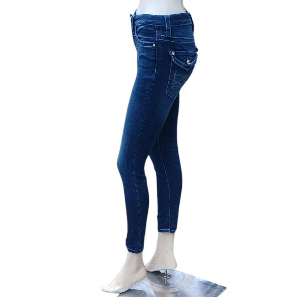 8104...bebe Skinny Jeans Size 26, W24" 27"Inseam 7"Rise