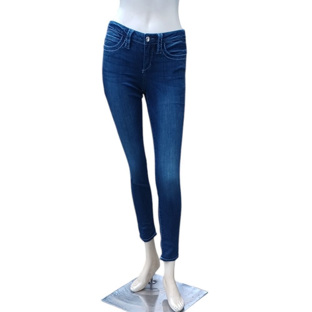 8104...bebe Skinny Jeans Size 26, W24" 27"Inseam 7"Rise