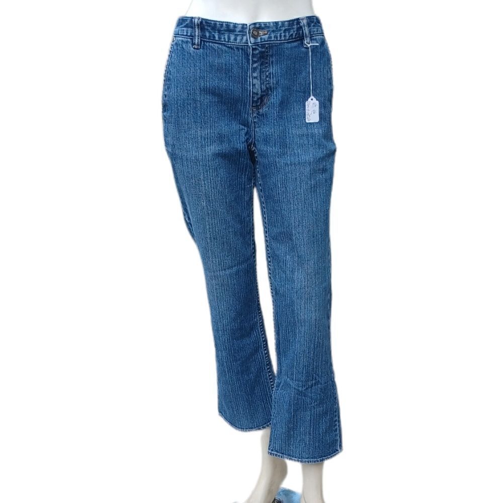 573523..Liz Clairborne Bootcut Jeans Size 6, W29" 25"Inseam  8"Rise