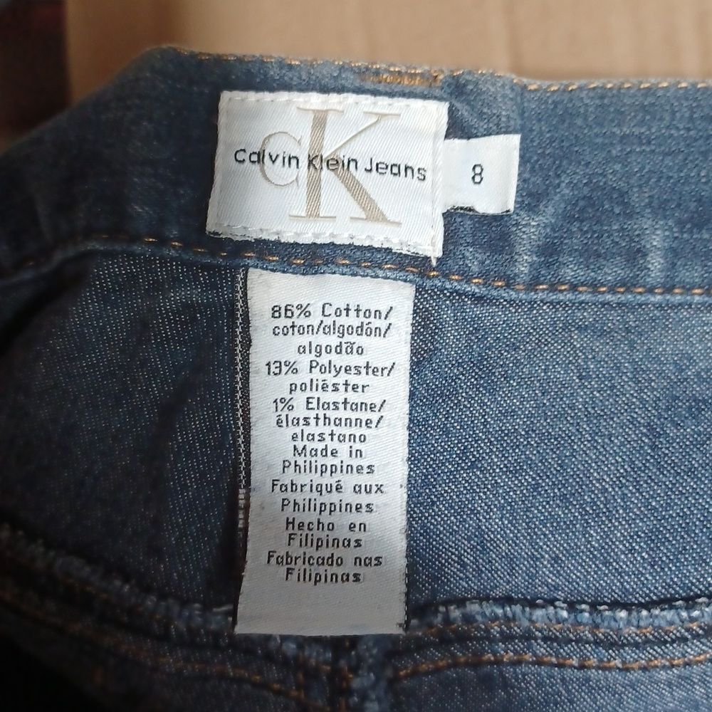 108011..Women's Calvin Klein Bootcut Jeans Size 8, 28" Waist 27" Inseam 10" Rise