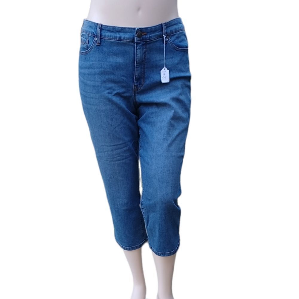 574123.......Nine West Christie Capri Jeans Size 16 W34" 21"Inseam 10"Rise