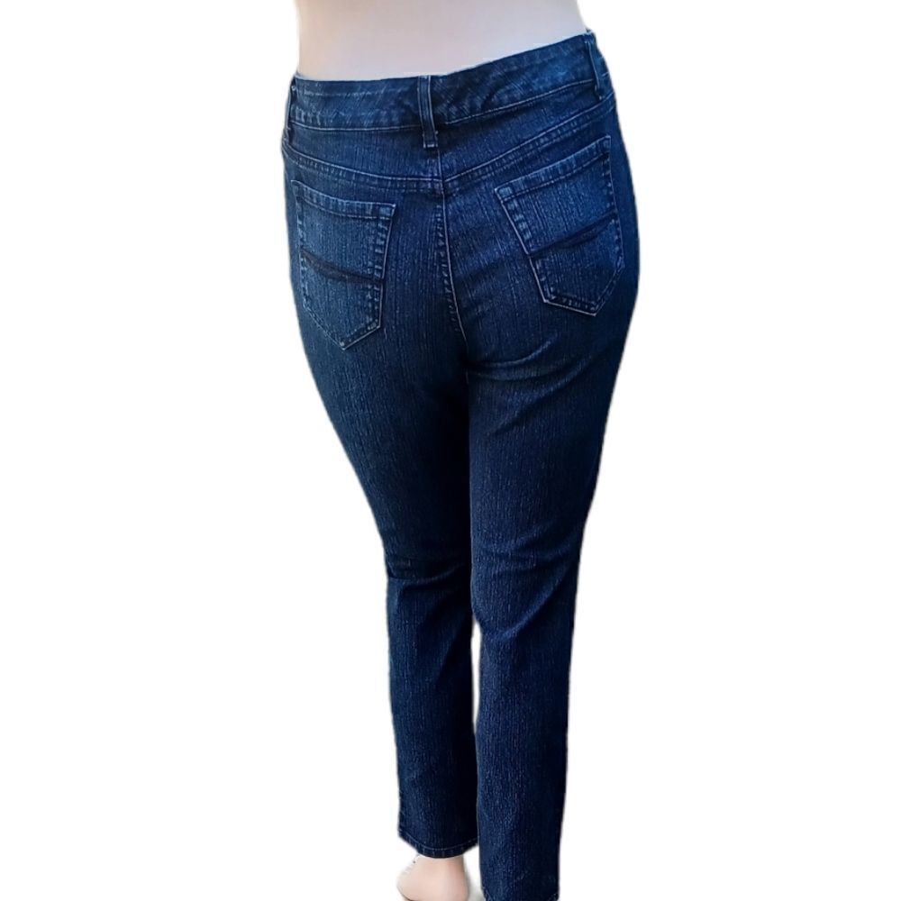 575923.Bandolino High Rise Straight leg Jeans Size 32" W 29" Inseam 11" Rise