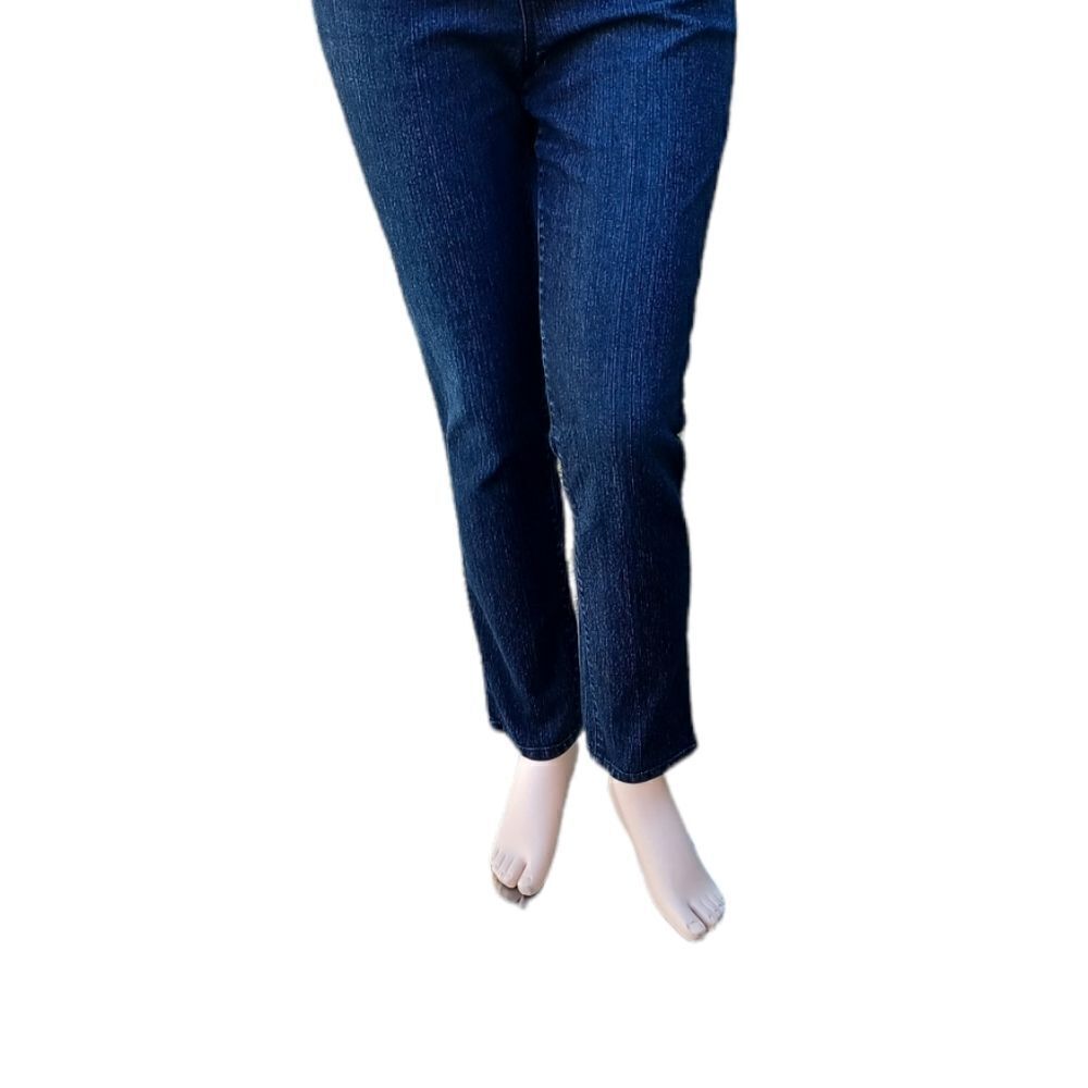 575923.Bandolino High Rise Straight leg Jeans Size 32" W 29" Inseam 11" Rise