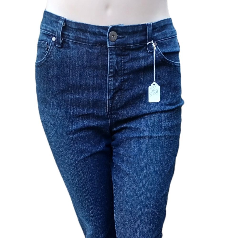 575923.Bandolino High Rise Straight leg Jeans Size 32" W 29" Inseam 11" Rise