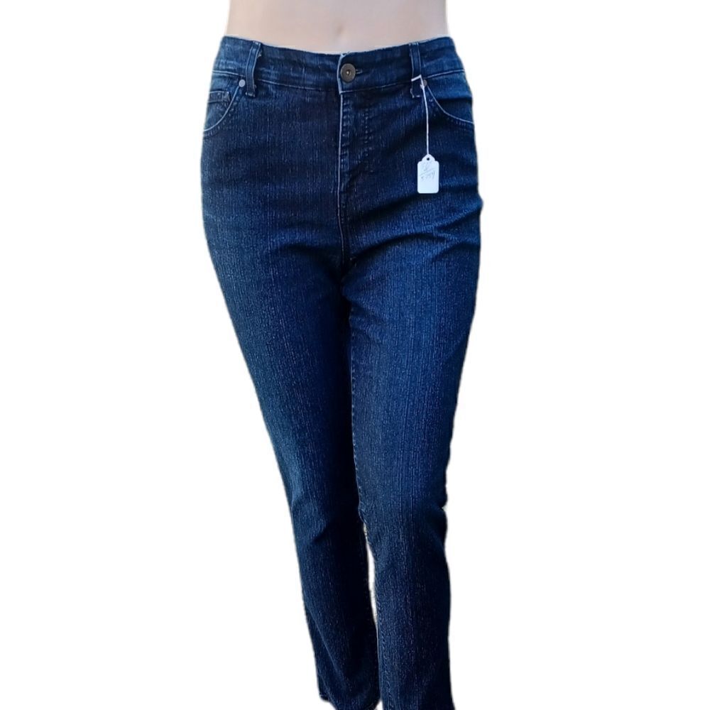 575923.Bandolino High Rise Straight leg Jeans Size 32" W 29" Inseam 11" Rise
