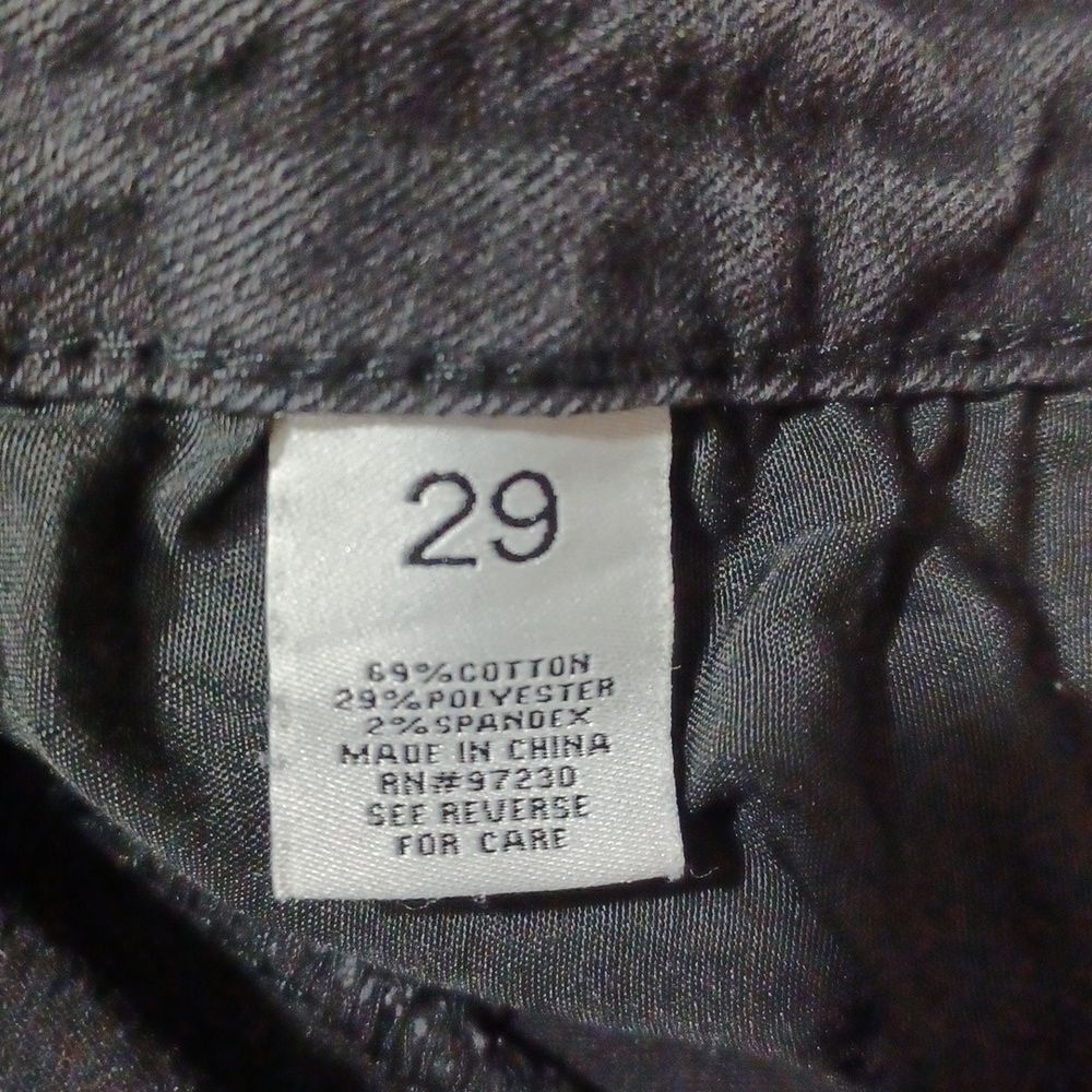 700424.....Madden Girl Flare Jeans Size 29
