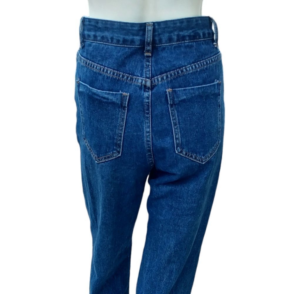 700434.....Shein Straight leg Jeans Size 2, W24"  28"Inseam  11"Rise