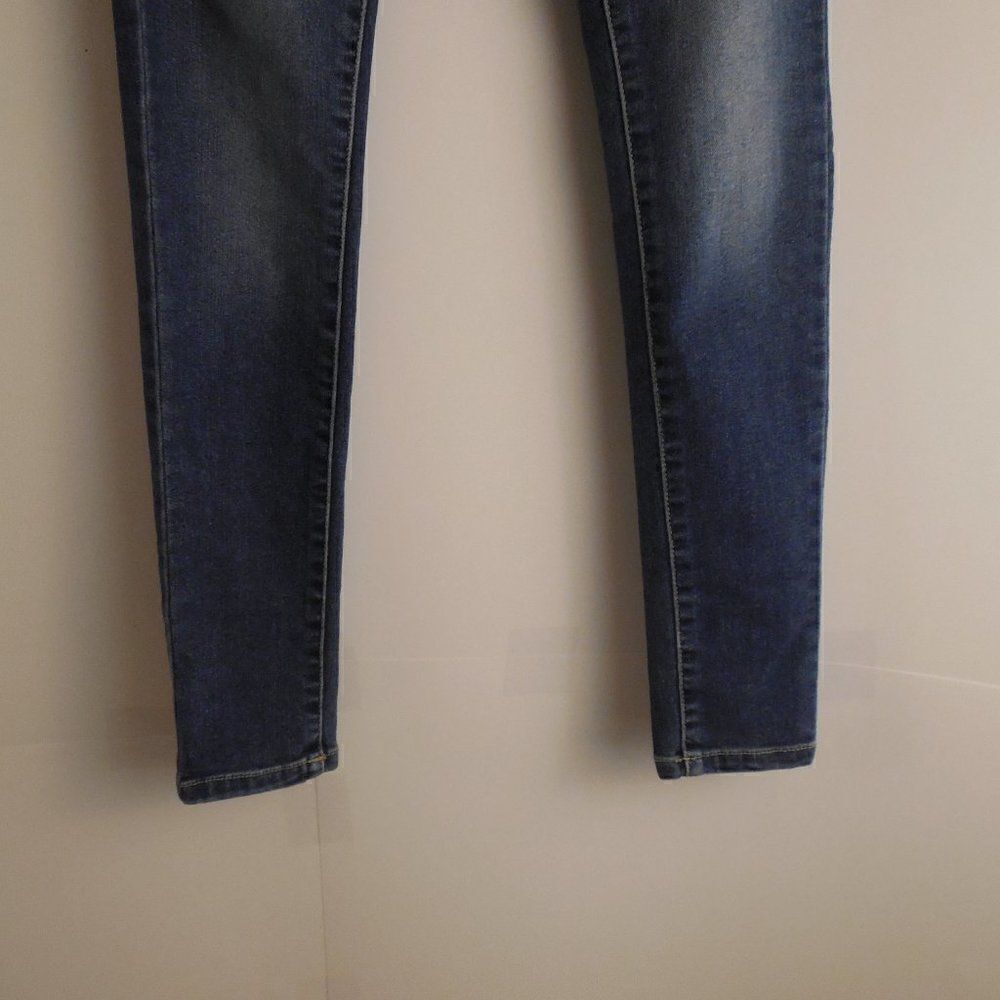 577023...Kancan Skinny Jeans Size W1 24, 28"Inseam  8"Rise