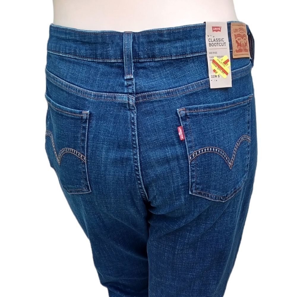 57882...Levi's Classic Bootcut Jeans Size 22W