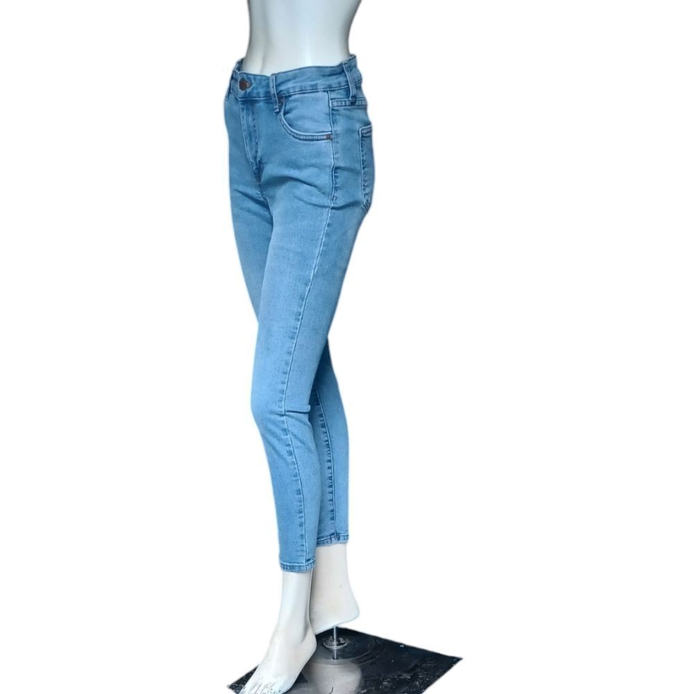 8105....Cotton On Skinny Jeans Size 6, W26"  25"Inseam  9"Rise