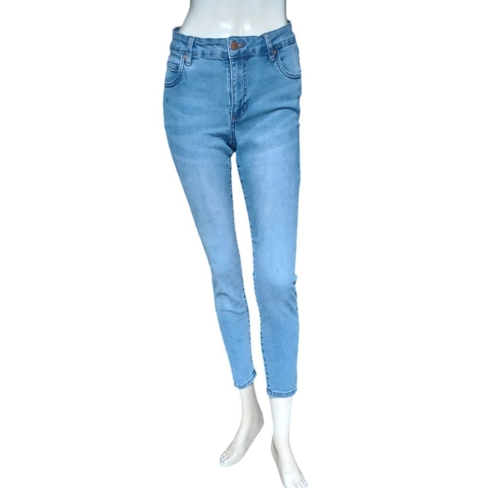 8105....Cotton On Skinny Jeans Size 6, W26"  25"Inseam  9"Rise