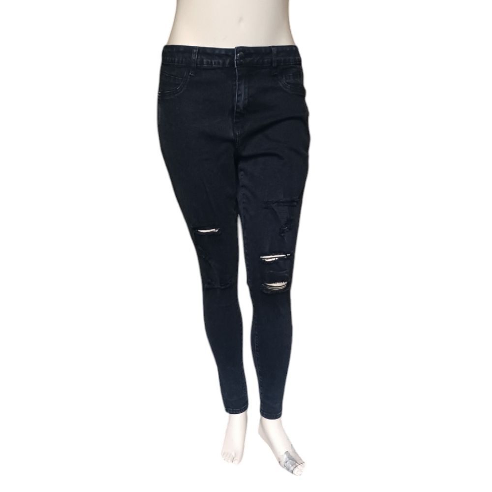8105...Chic Denim Jeans Size 16, W34" 27"Inseam  11"Rise