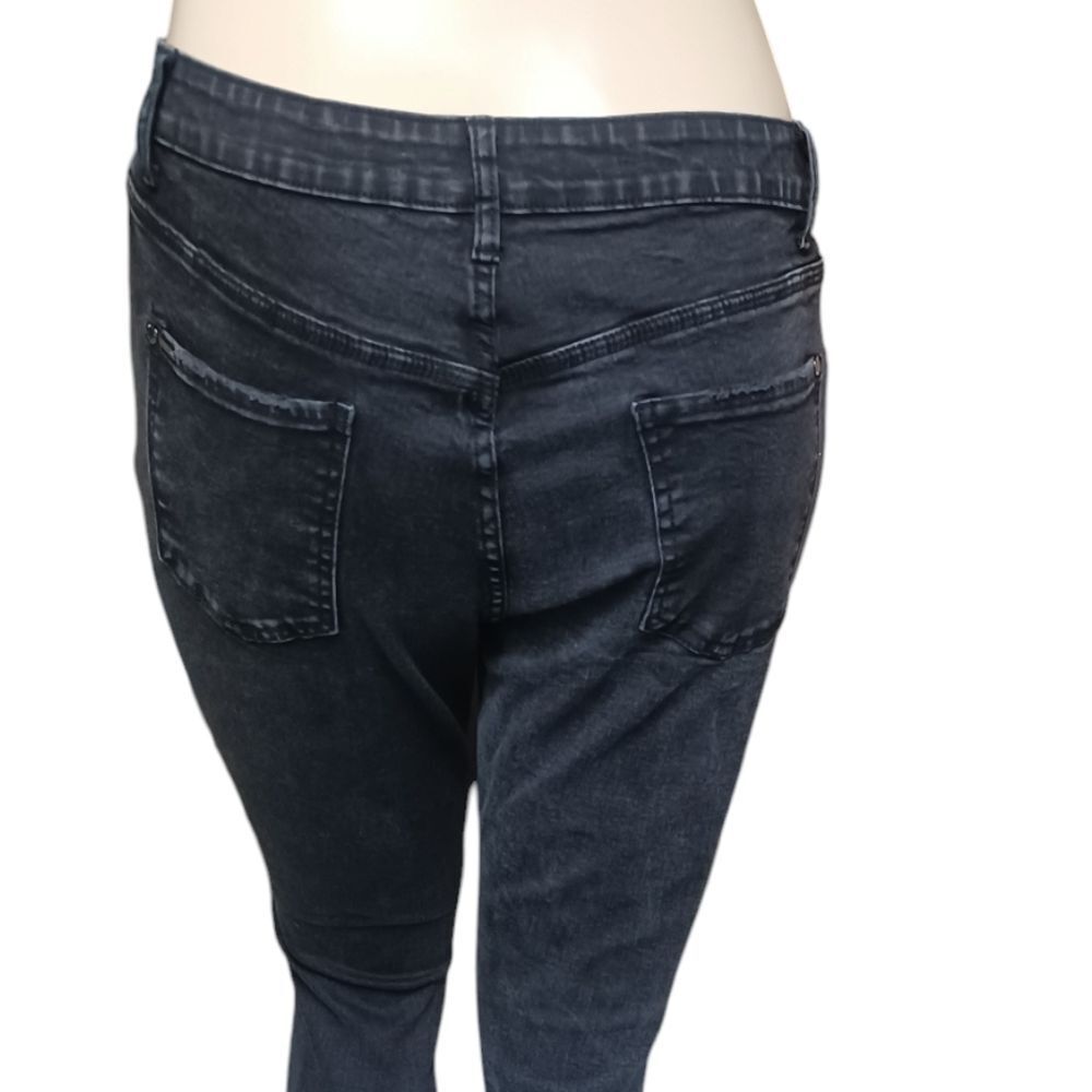 8105...Chic Denim Jeans Size 16, W34" 27"Inseam  11"Rise