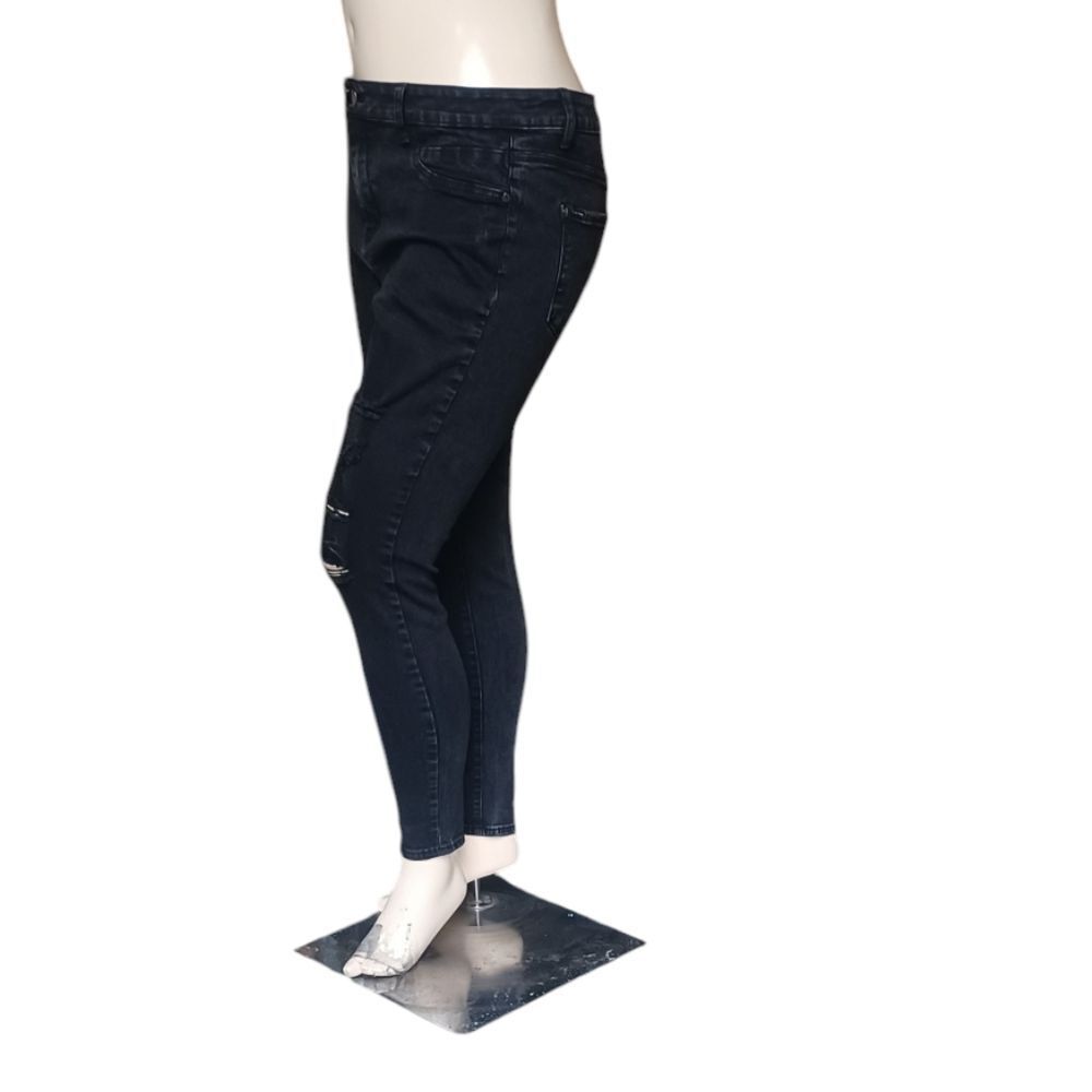 8105...Chic Denim Jeans Size 16, W34" 27"Inseam  11"Rise