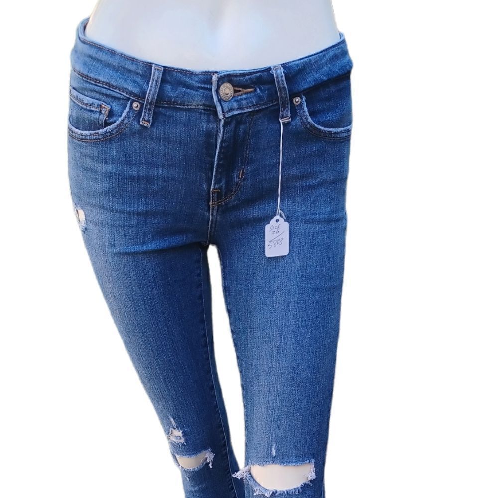 580325....Levi 711 Skinny Jeans Size 26, 29"W