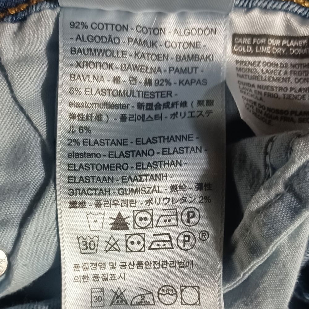 580325....Levi 711 Skinny Jeans Size 26, 29"W
