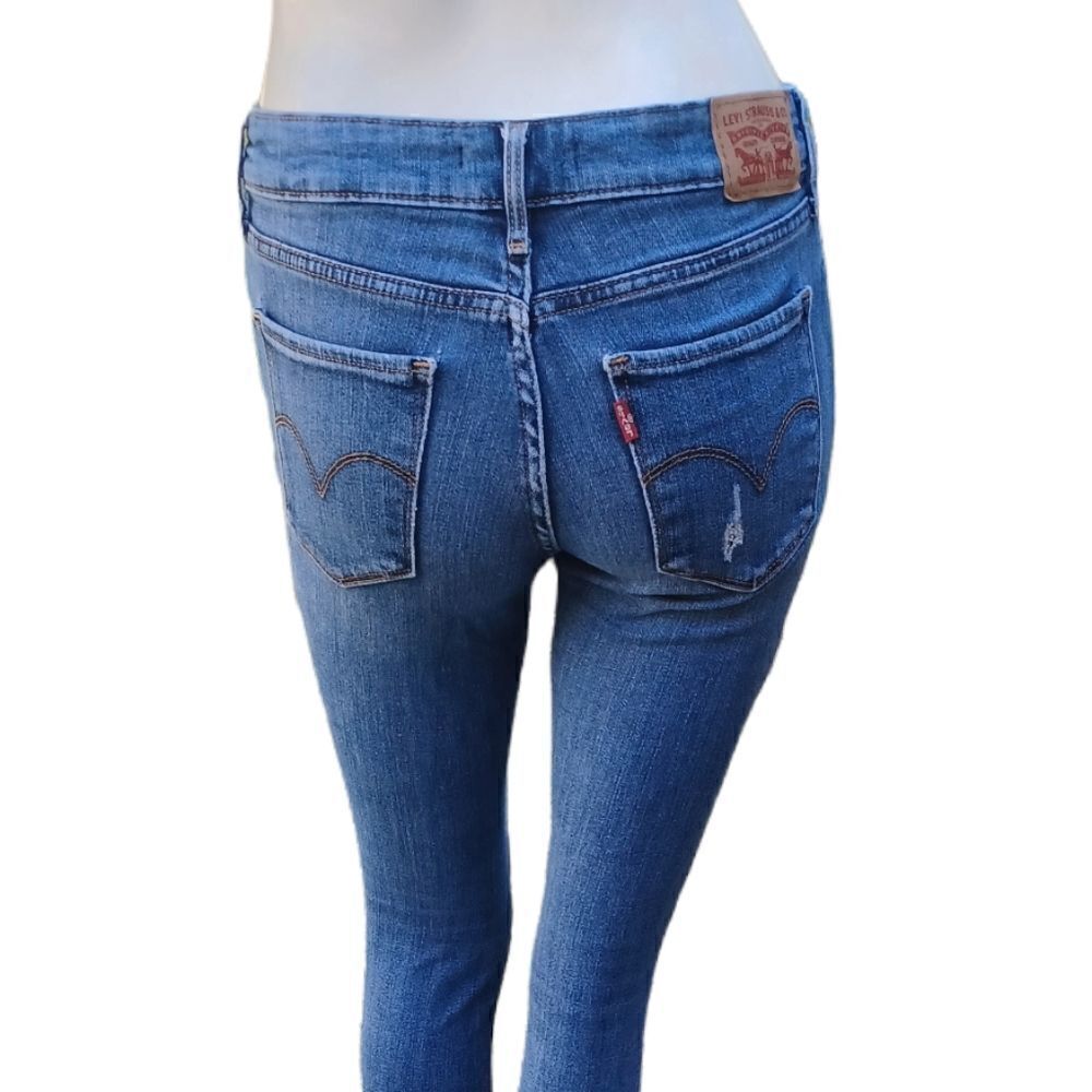 580325....Levi 711 Skinny Jeans Size 26, 29"W
