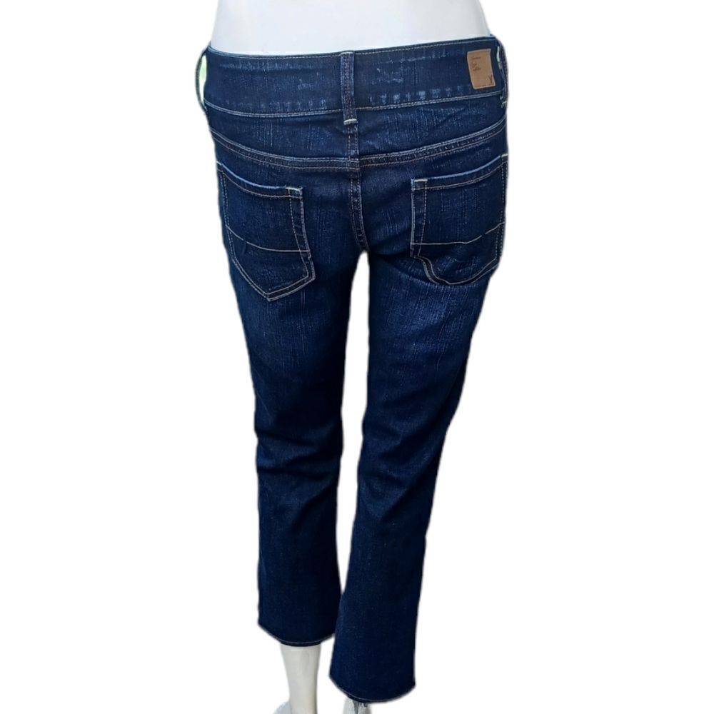 578121....American Eagle Size 4, W28", 23" Inseam 7" Rise