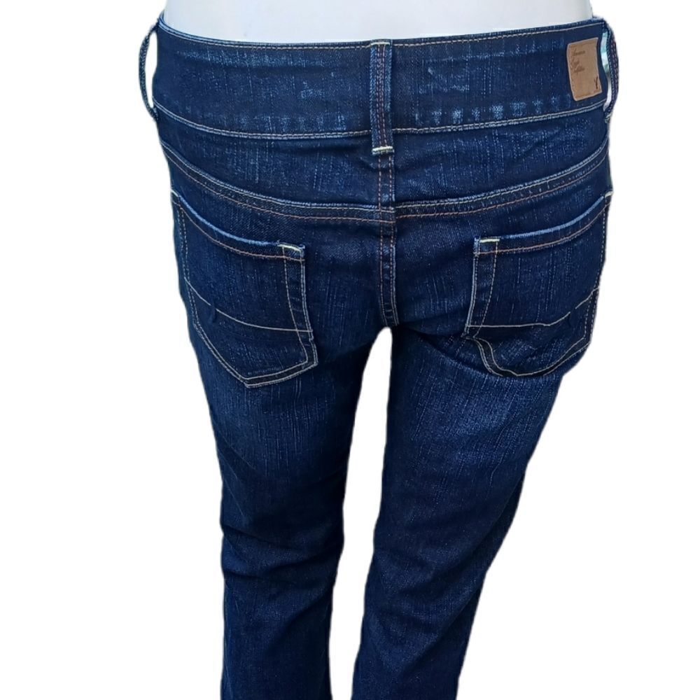 578121....American Eagle Size 4, W28", 23" Inseam 7" Rise