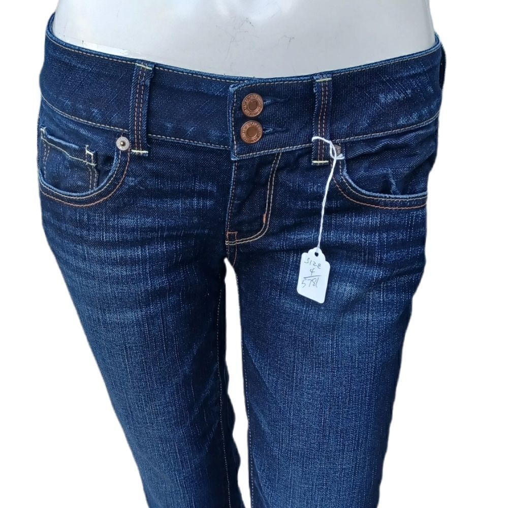 578121....American Eagle Size 4, W28", 23" Inseam 7" Rise