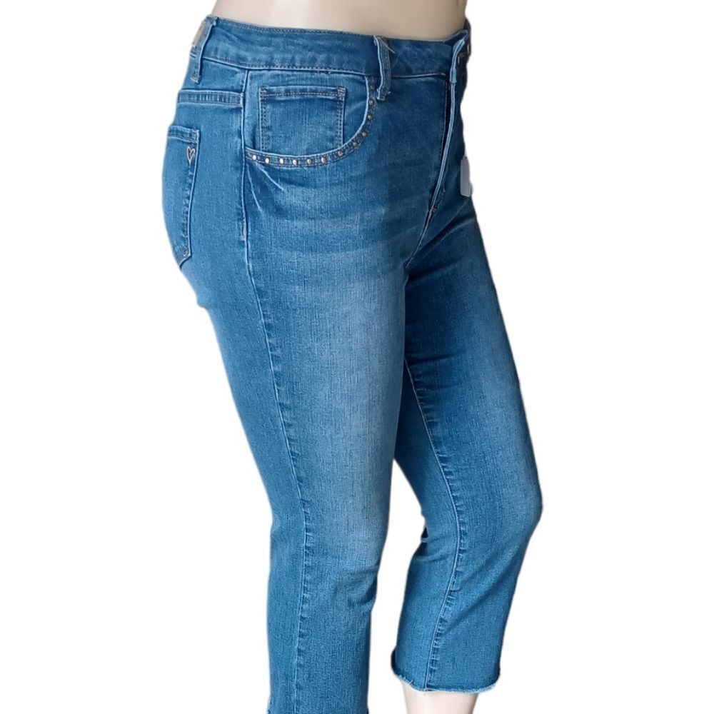671844....Velvet Heart Ankle Crop Jeans Size 30, 22" Inseam