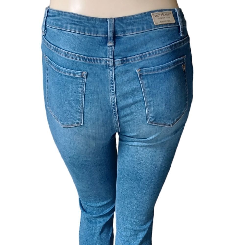 671844....Velvet Heart Ankle Crop Jeans Size 30, 22" Inseam