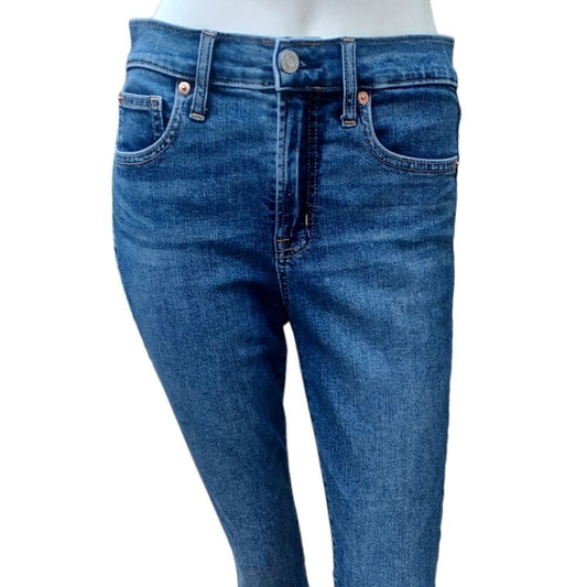 688045.....Gap True Skinny Jeans Size 27/4S, 9" Rise