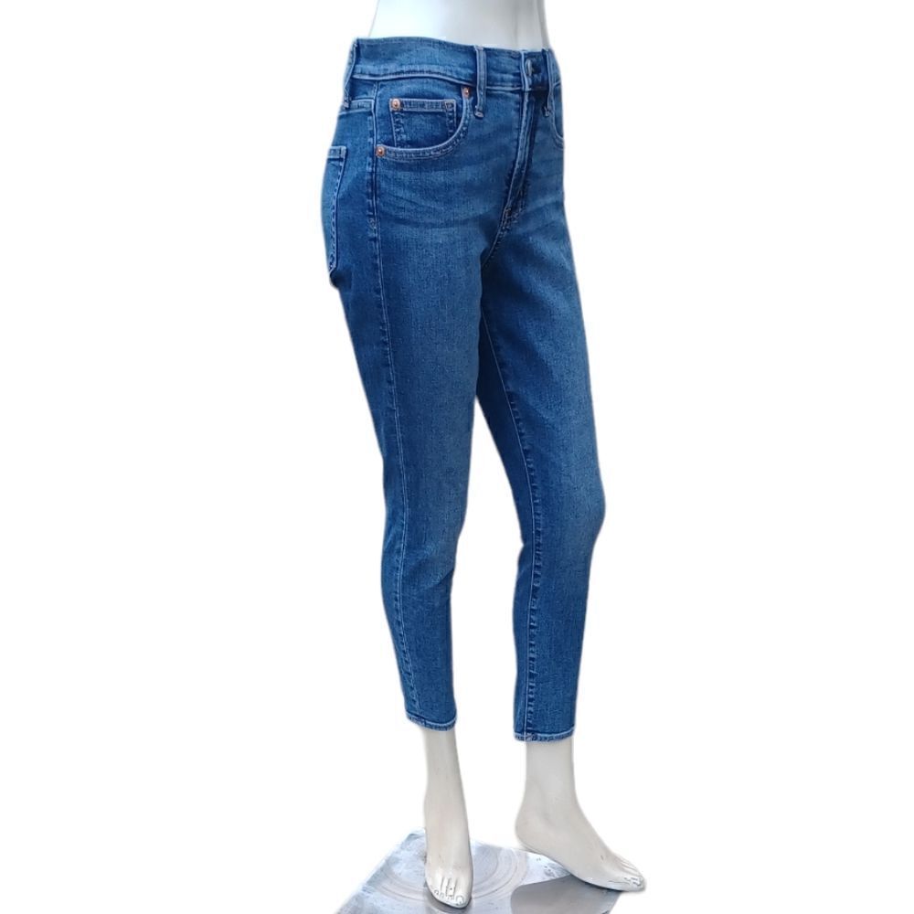 688045.....Gap True Skinny Jeans Size 27/4S, 9" Rise