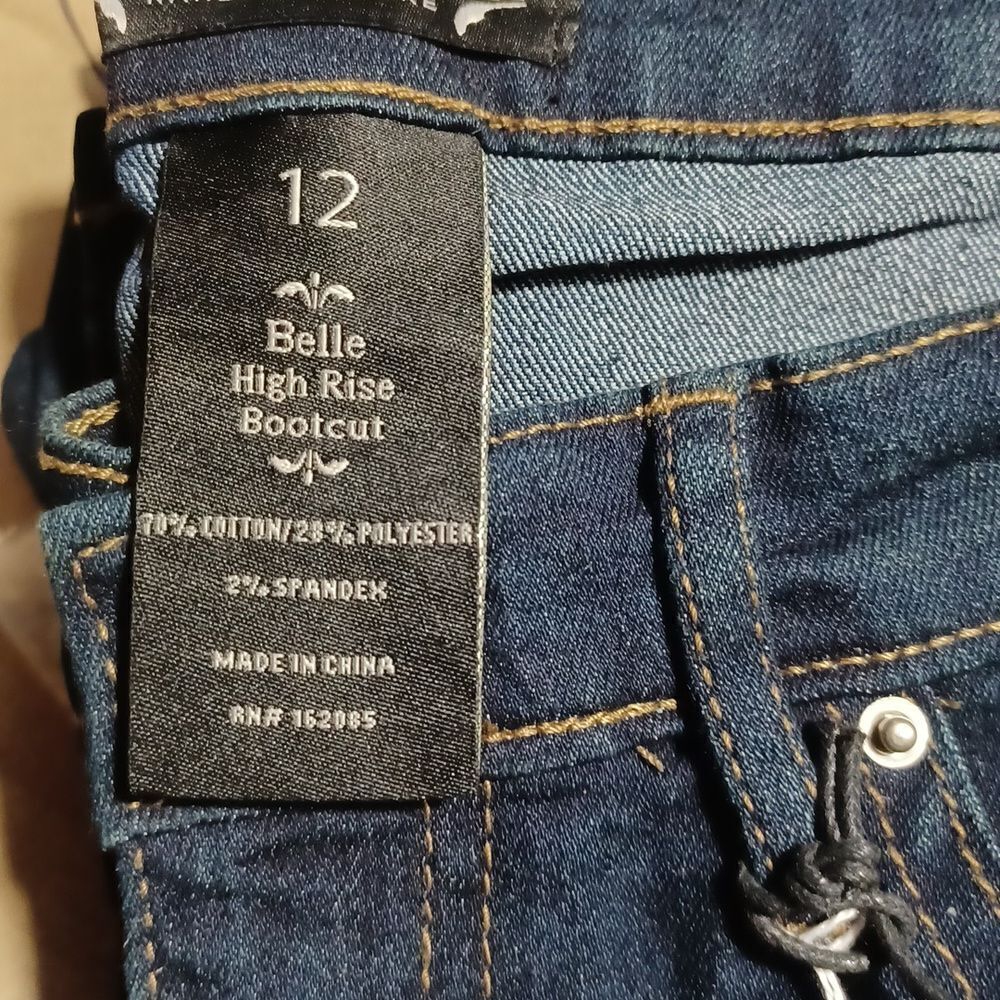 Sku 7004127....Nanette Lepore Bootcut Jeans Size 12, W31" 31"Inseam 11"Rise