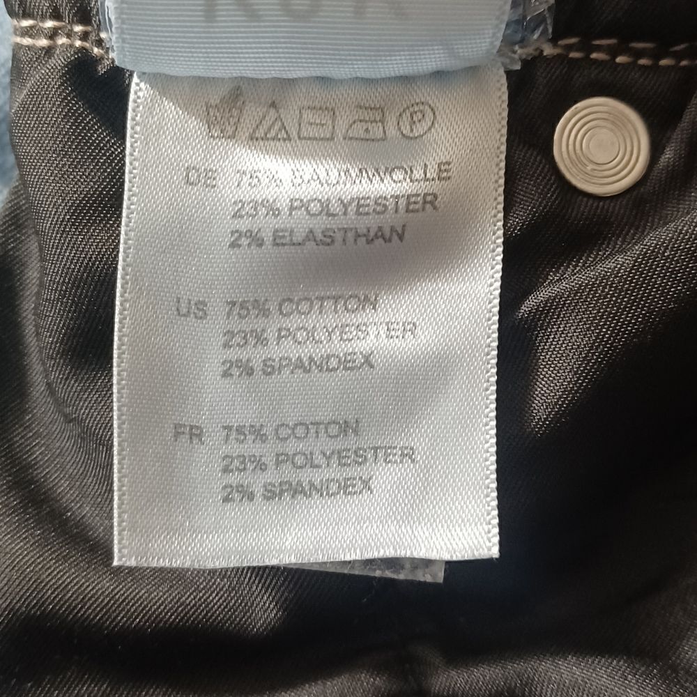688145....Kendall & Kylie Skinny Jeans Size 3/4