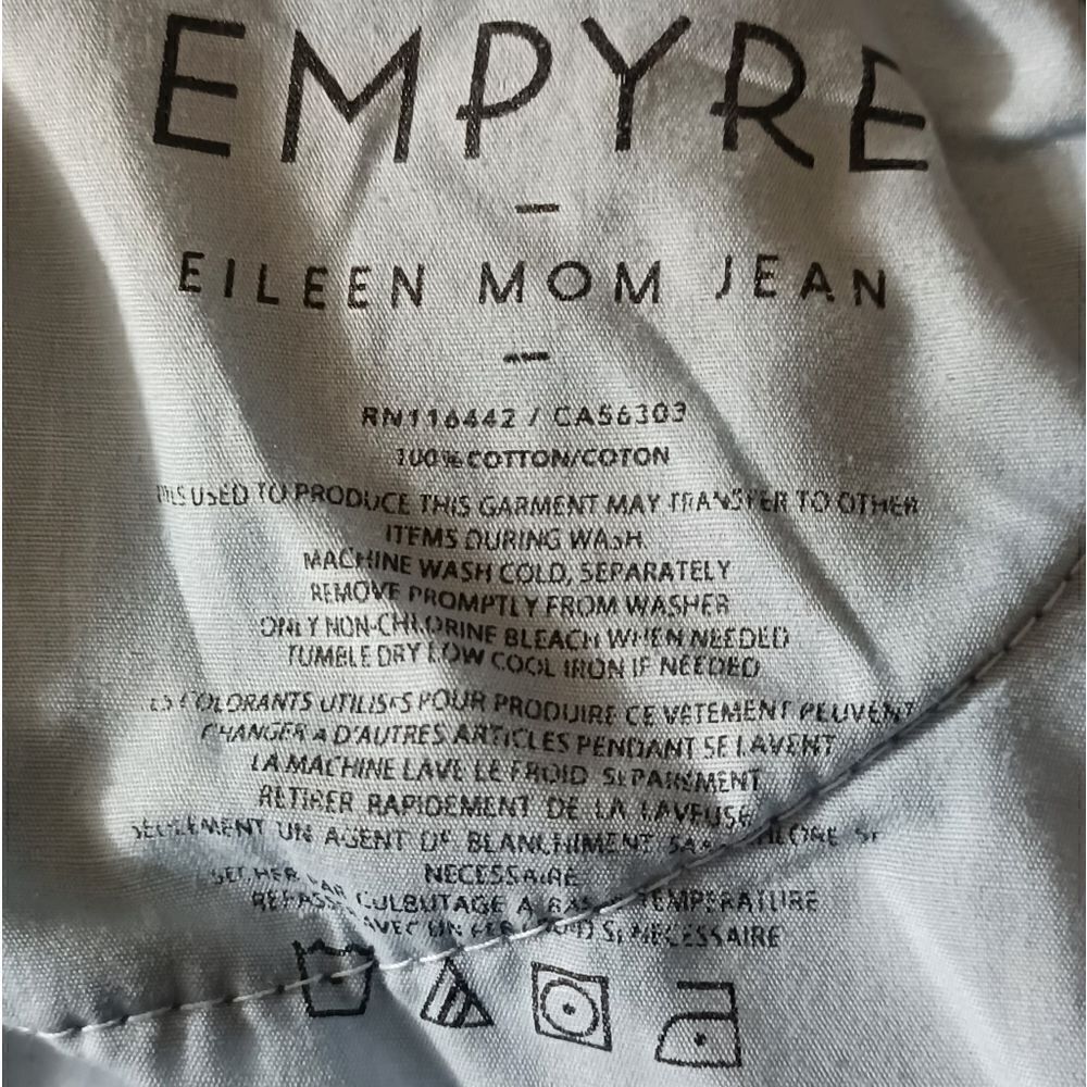 688645....EMPYRE Eileen Mom Jeans Size 0